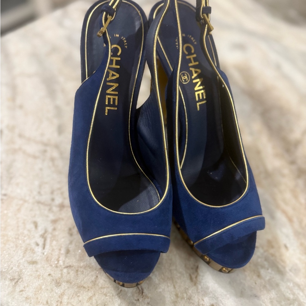 Authentic blue suede CHANEL Blue and Gold Studded Slingback Heels EUC - Picture 9 of 10